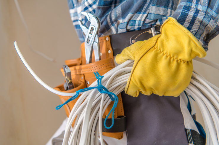 What Should You Look for When Hiring an Electrician for Your Home or Business?<br />
